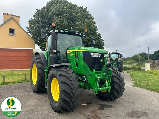 Tracteur agricole John Deere 6R215